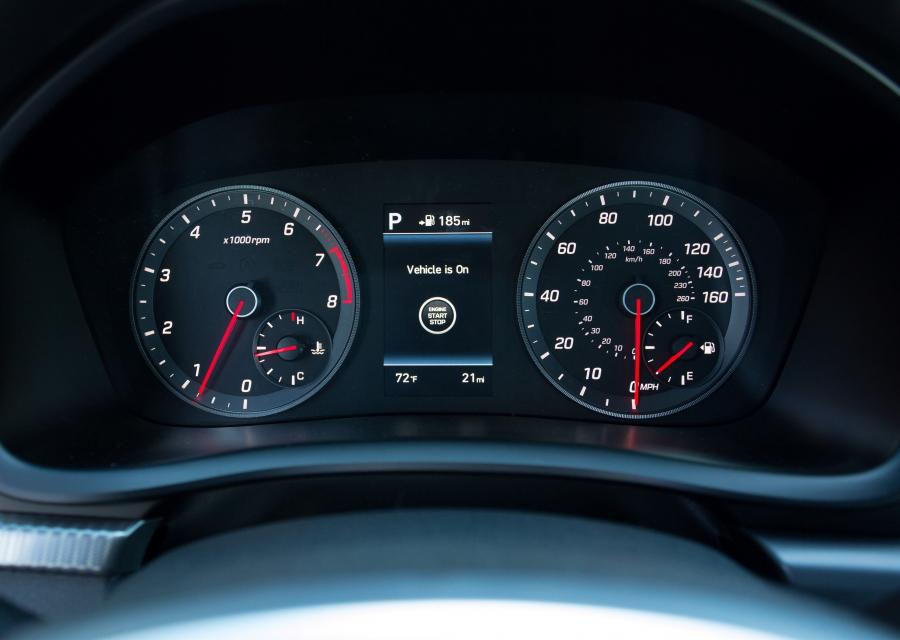 Панель приборов Hyundai Sonata Sport 2017 года  (NA) (фото 13 из 25)
